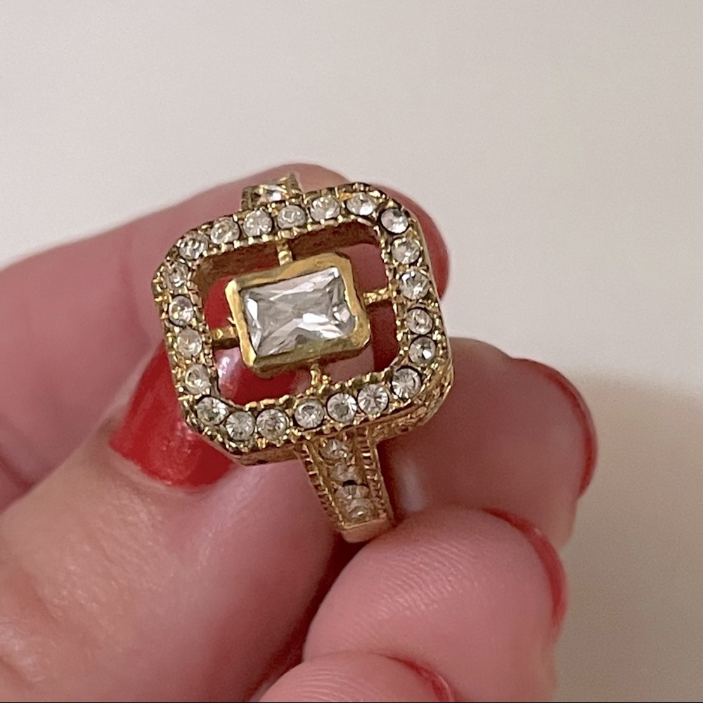 Elegant Gold Tone Faux Diamond Cocktail Ring Sz 7